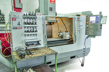 Vertikales Bearbeitungszentrum Haas VF4