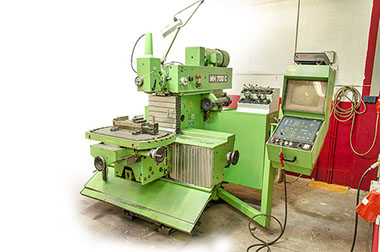 Universal Werkzeugfräsmaschine  Maho MH 700 C
